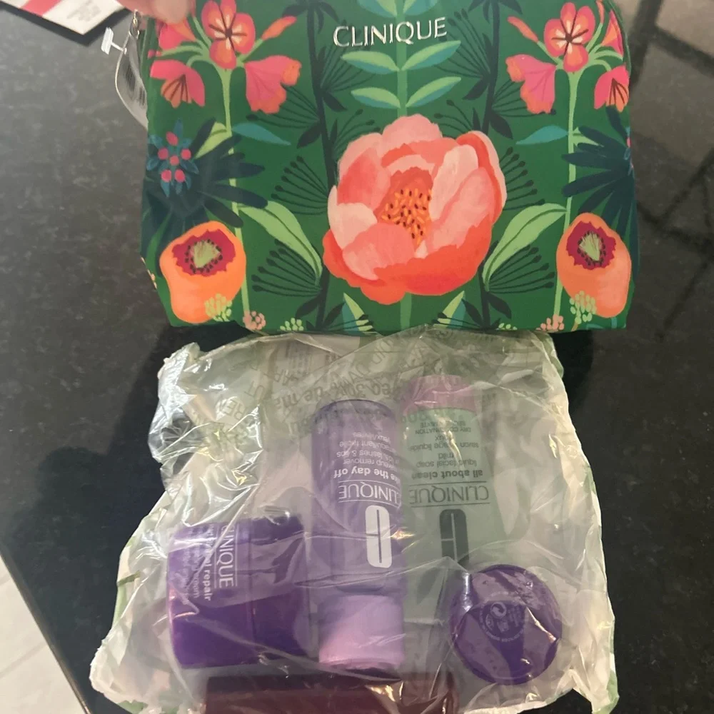NWT CLINIQUE 6 piece gift set. - Picture 6 of 15